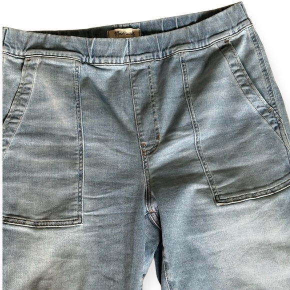 Madewell Pull-On Relaxed Jeans in Bellview Wash - Picture 9 of 12